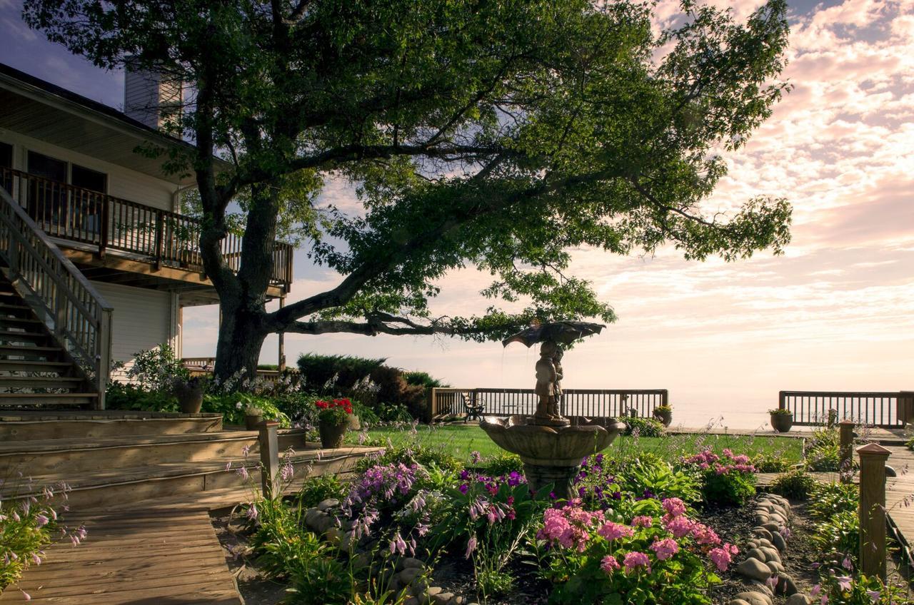 Huron House Bed & Breakfast Oscoda Exterior photo